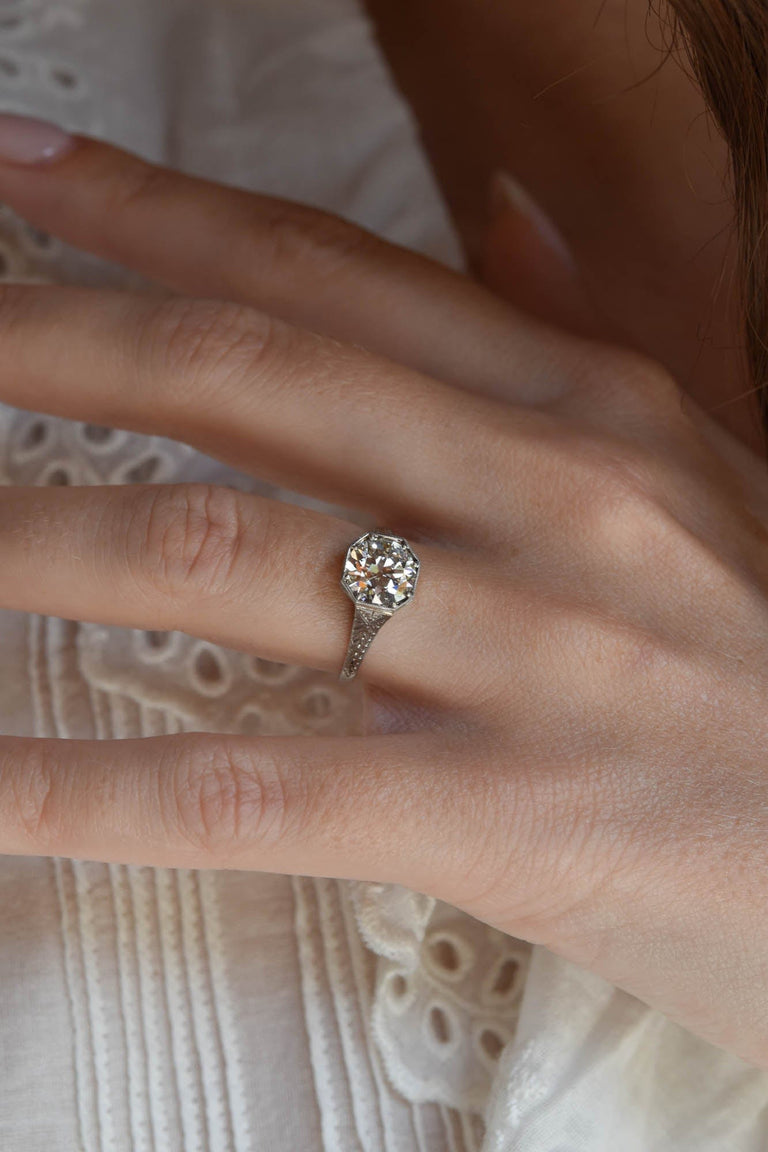 Edwardian 1.63 Carat Circular Cut Diamond Platinum Antique Engagement Ring