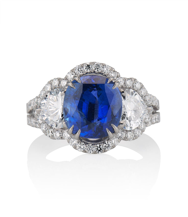 Contemporary 4.93 Carat Ceylon Heated Cushion Cut Sapphire and Diamond White Gold Vintage Engagement Ring